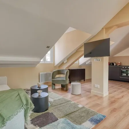 3 Bedroom At Commerce 15 With Ac For 6 Pers Apartment Paris