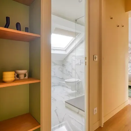 3 Bedroom At Commerce 15 With Ac For 6 Pers Apartment Paris